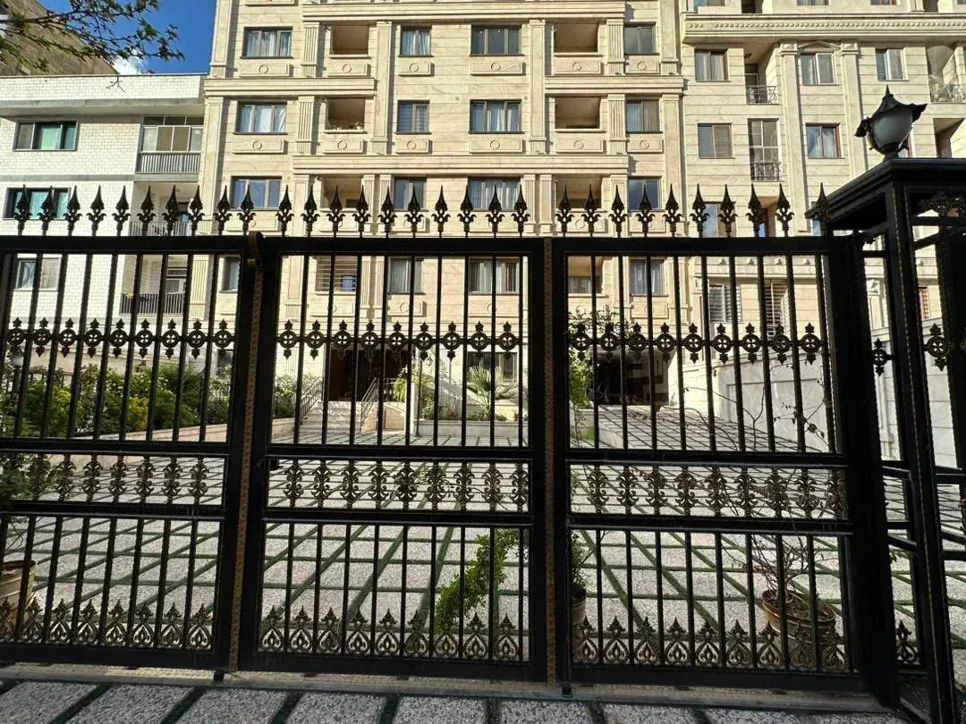 ۷۰ متر برج مجلل رویال کلاسیک، سوسن آبادی