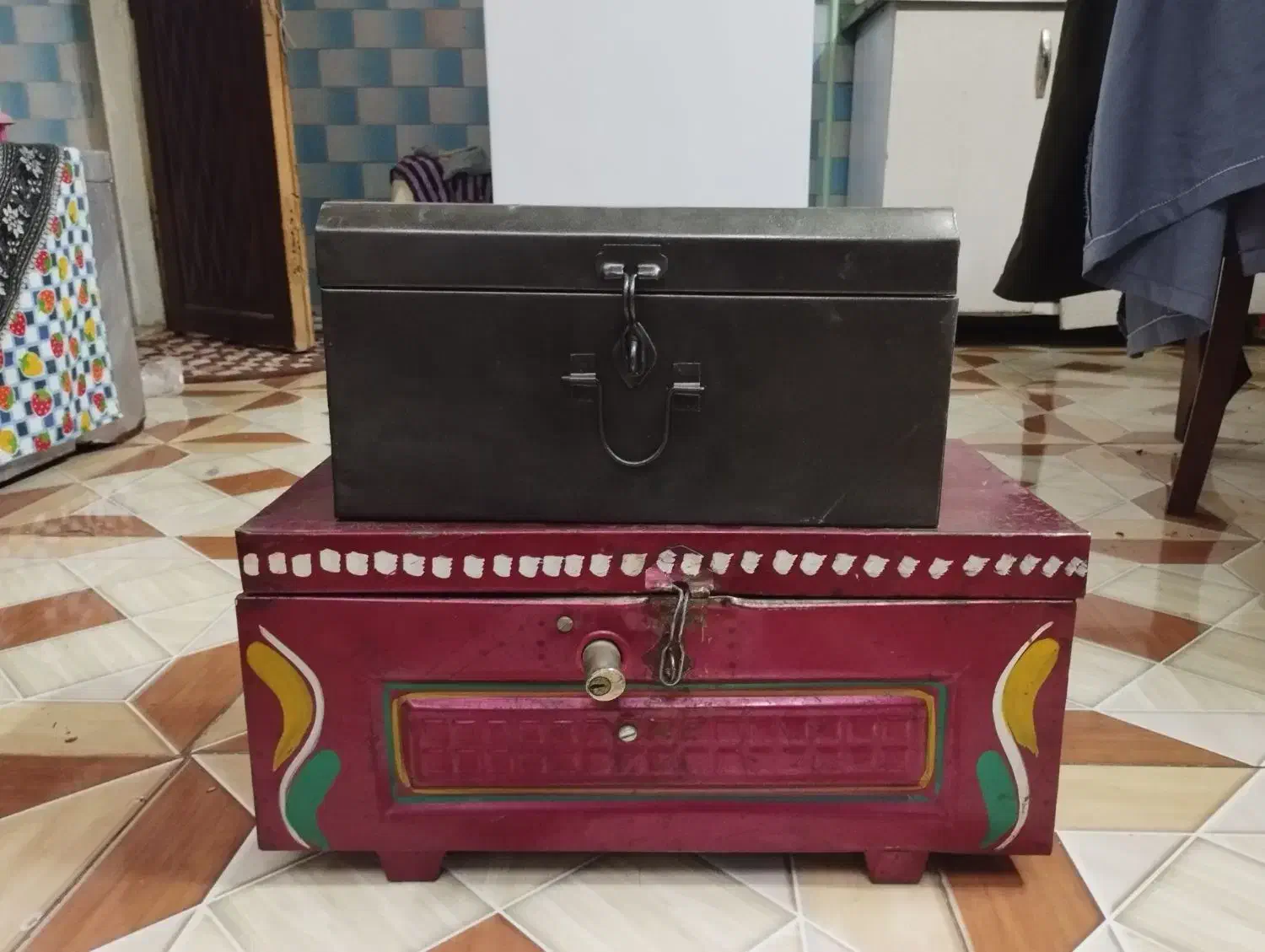 دوصندوقچه مقاوم و محکم و یک عدد شلوار مشاوره شیک|لباس|تربت جام, یحیی آباد|دیوار