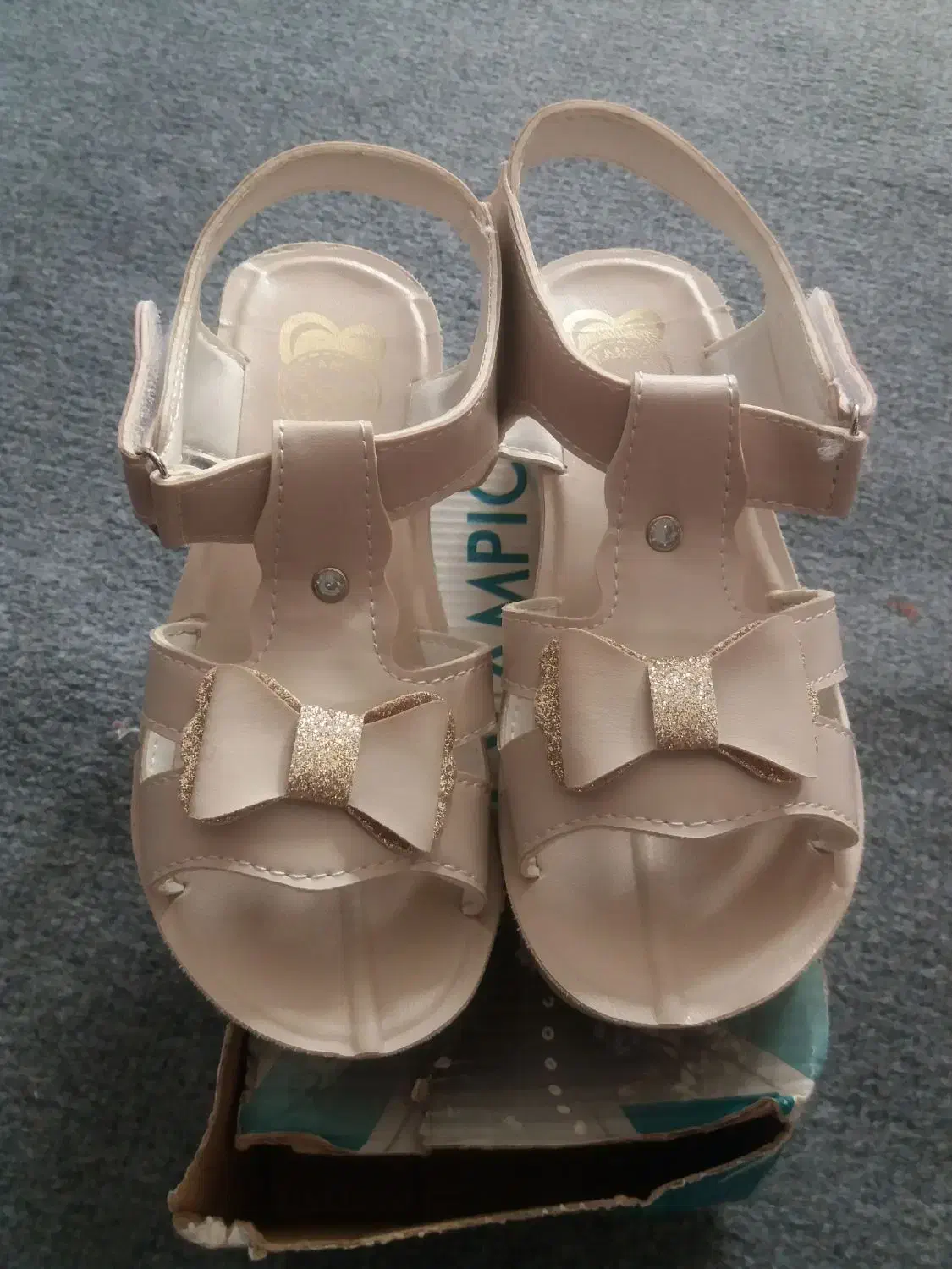 تعدادی لباس و کفش|کفش و لباس بچه|ایلام, |دیوار