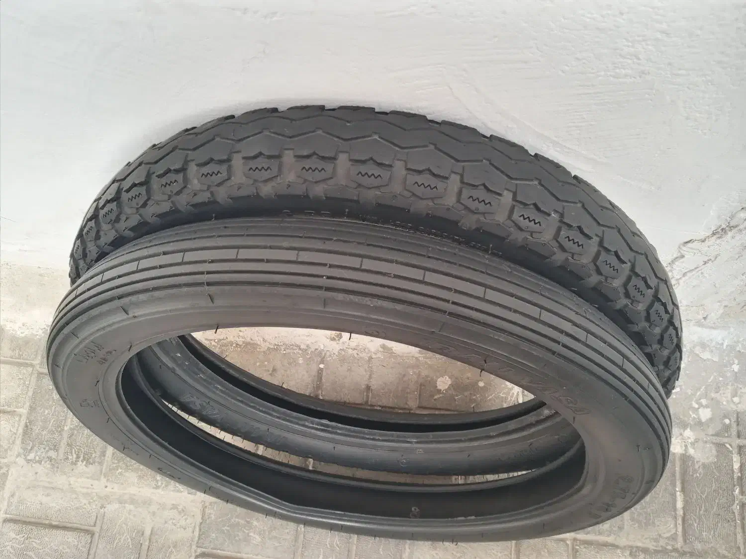 یک جفت لاستیک موتورهوندا|موتورسیکلت|رشت, ترمینال|دیوار