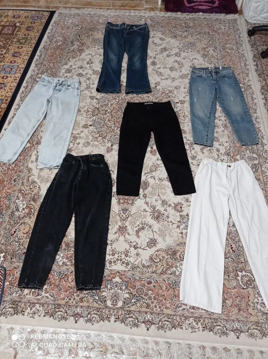 لباس|لباس|هشتگرد, هشتگرد قدیم|دیوار