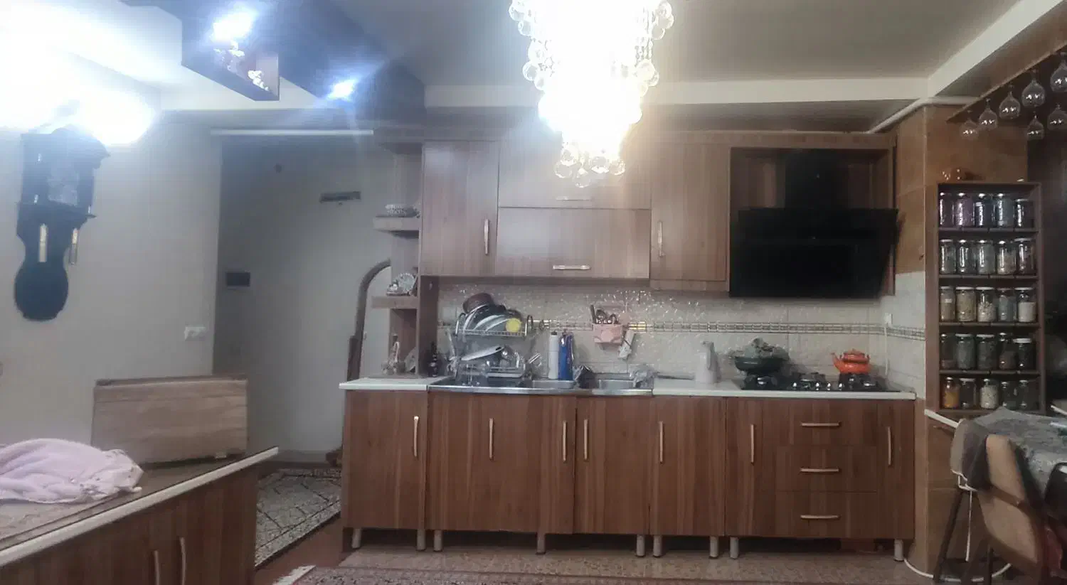 کابینت به همراه گاز صفحه و سینک و هود|آب‌چکان و نظم‌دهنده ظروف|ملایر, |دیوار