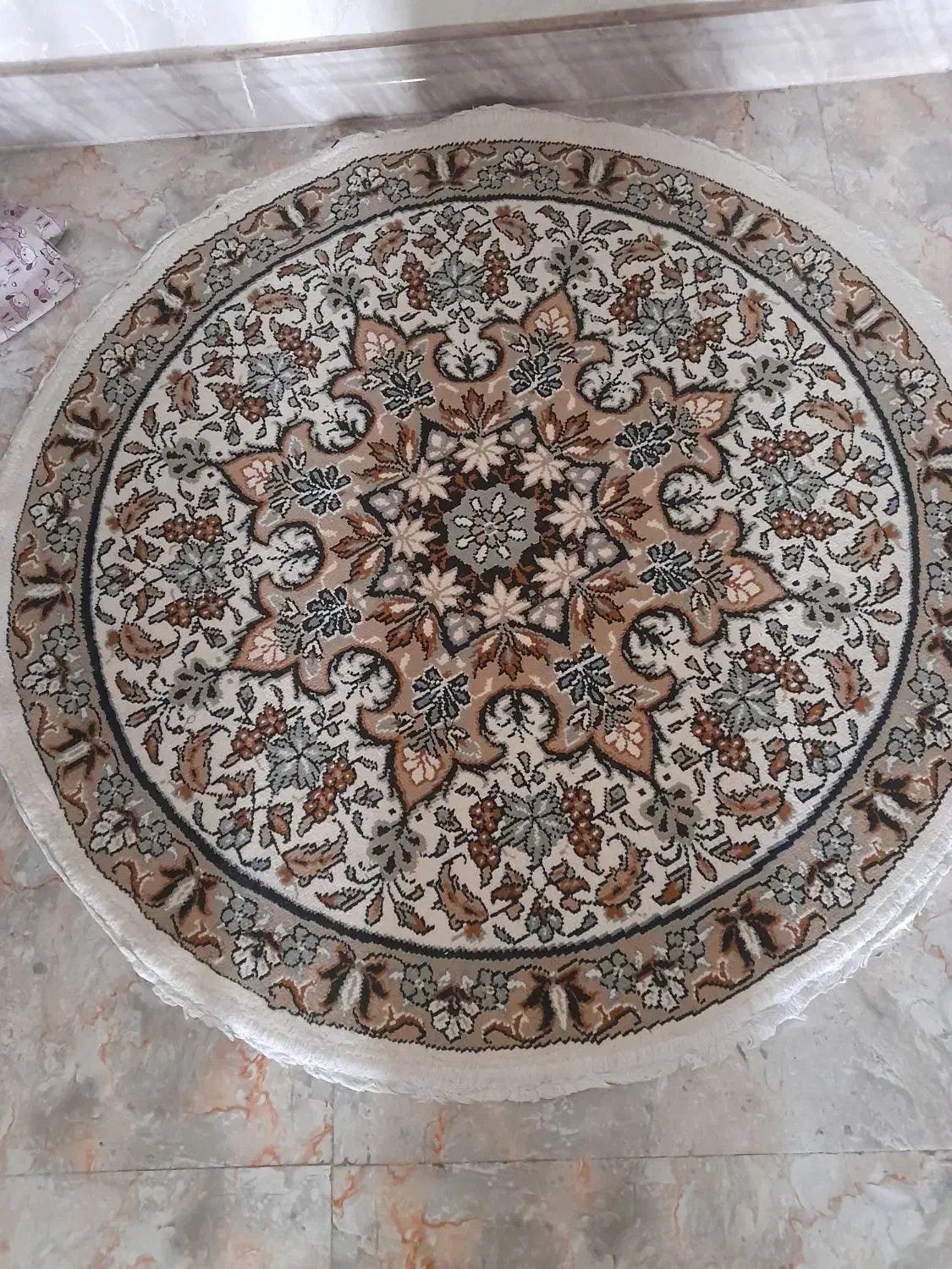 فرش گرد یک در یک|فرش|اسلام‌شهر, شهرک قائمیه|دیوار