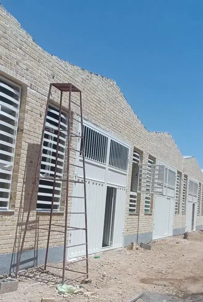 رنگ آمیزی ساختمان و درب و پنجره|خدمات پیشه و مهارت|کرمان, |دیوار