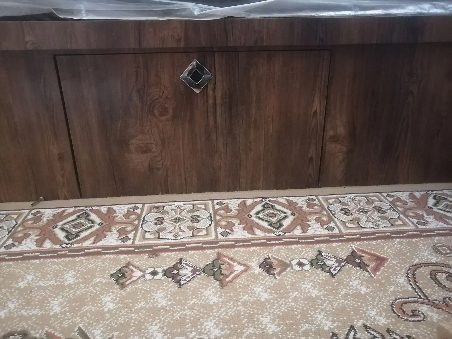 تخت کاملا سالم و بدون یه خش|تخت و سرویس خواب|برخوار, |دیوار