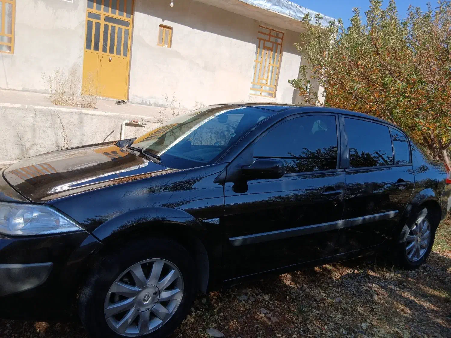 مگان ۲۰۰۰ اتومات|خودرو سواری و وانت|شیراز, شهرک بزین|دیوار