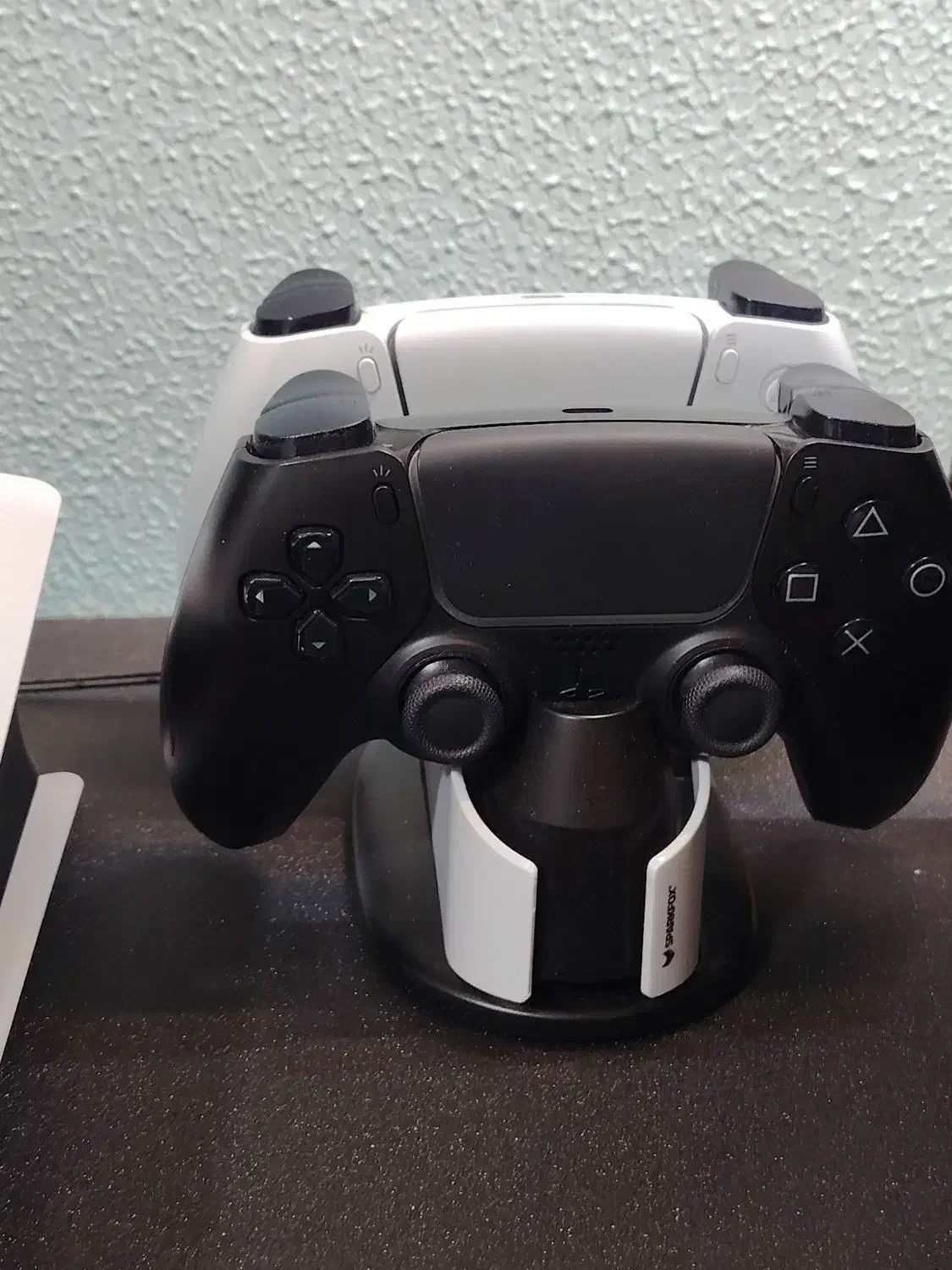 ps5 slim digital دو دسته همراه پایه شارژر در حد نو|کنسول، بازی ویدئویی و آنلاین|شاهینشهر, مسکن مهر|دیوار