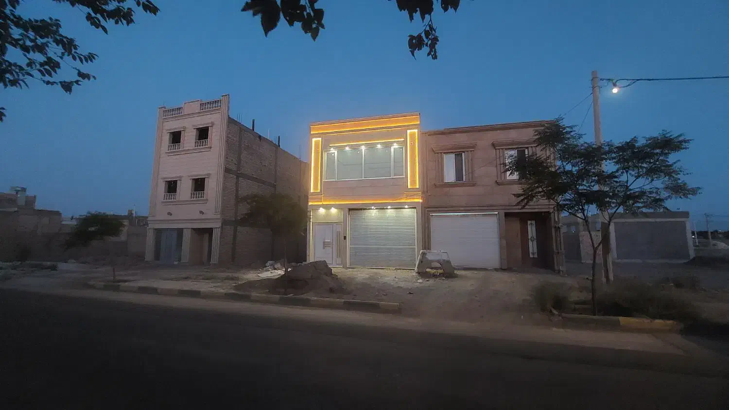 منزل ۲ طبقه کلیدنخورده نبش بلوار اصلی|فروش خانه و ویلا|کاشان, قطب راوندی|دیوار