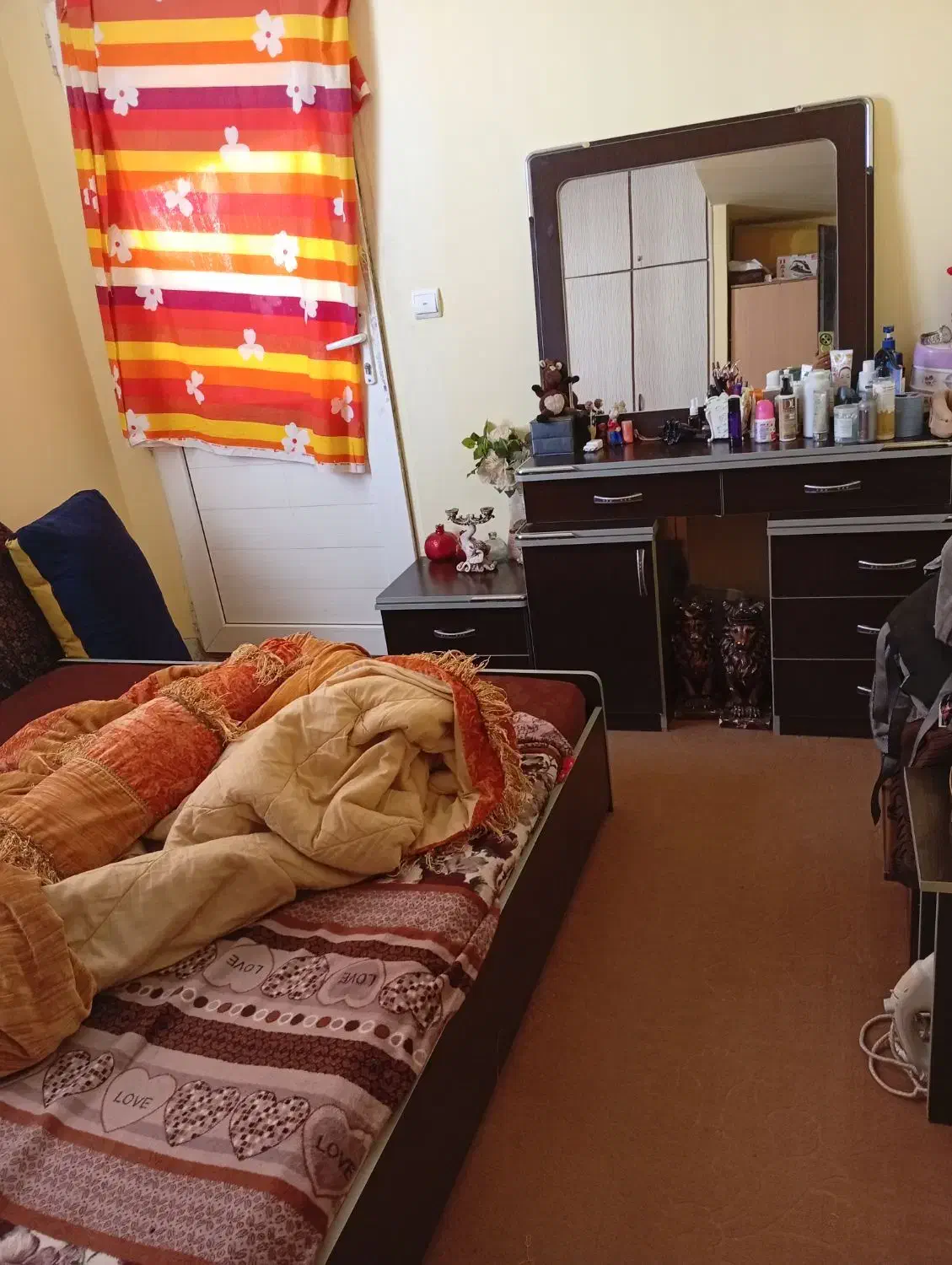 تخت یک نفره تخت دونفره بسیار عالی|تشک تختخواب|صدرا-فارس, فاز ۱|دیوار