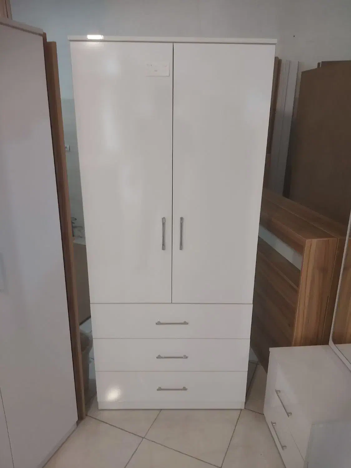 کمد|جاکفشی، کمد، دراور|ایلام, |دیوار