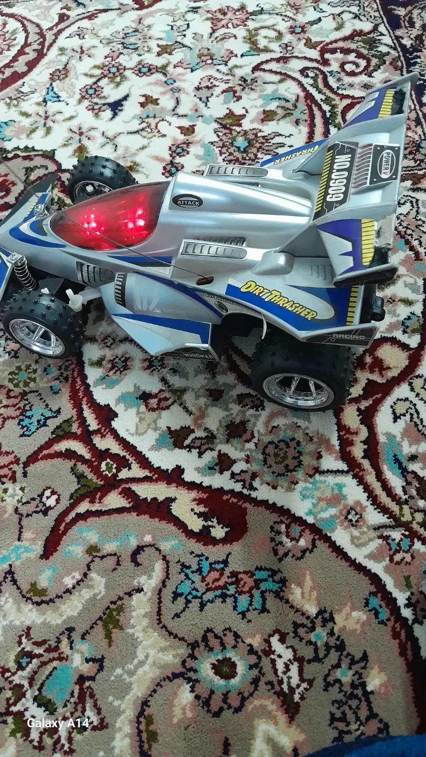 ماشین کنترلی در حد نو|اسباببازی|گلبهار, بیزکی|دیوار