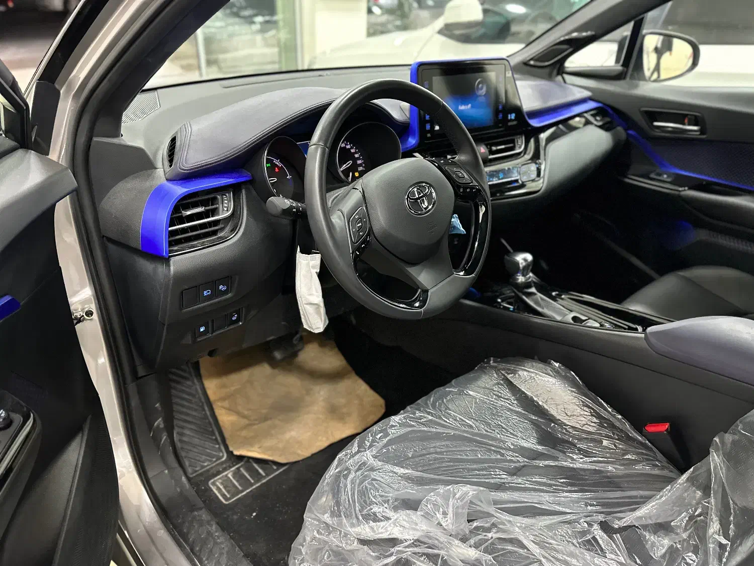 Toyota chr 2017 صفر کیلومتر فول استایل سلکشن|خودرو سواری و وانت|تهران, سعادتآباد|دیوار