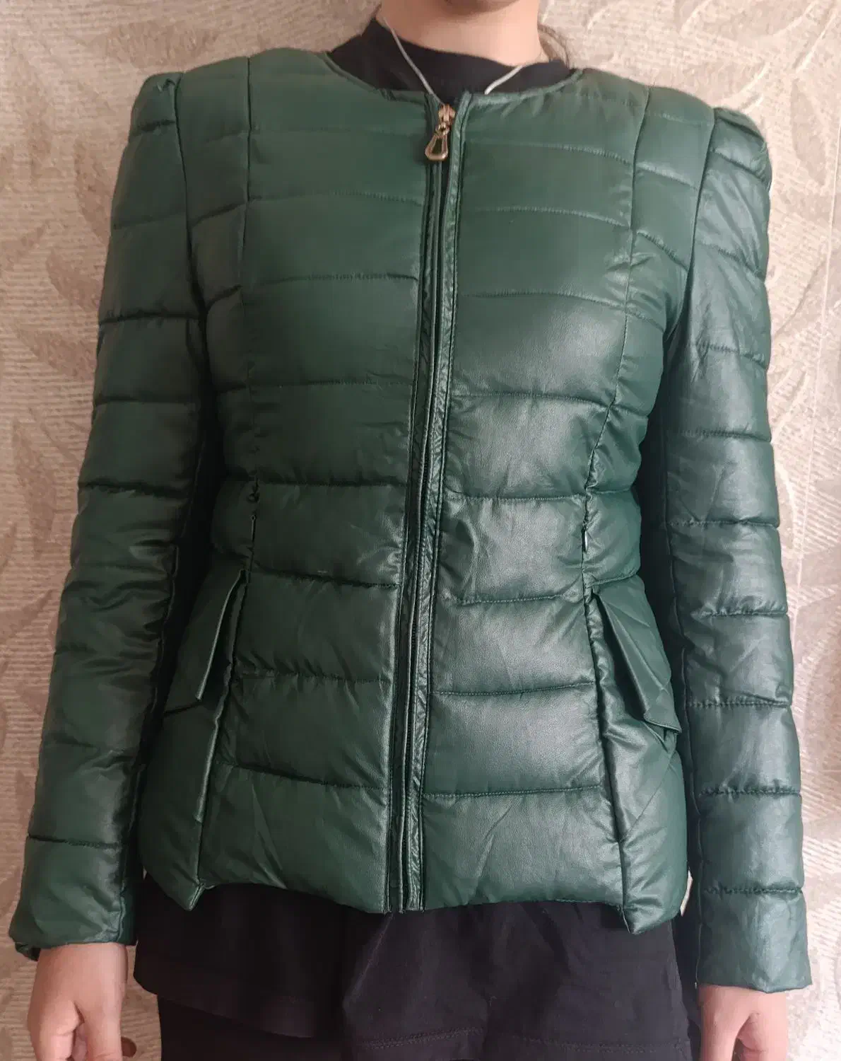 کاپشن دخترانه|لباس|شیراز, محراب|دیوار