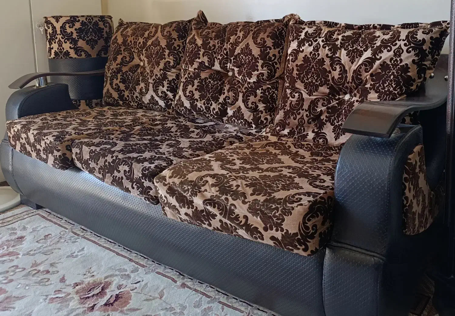 مبلمان چرم و چوب ۹ نفره|مبلمان خانگی و میز عسلی|اصفهان, کوی امام|دیوار