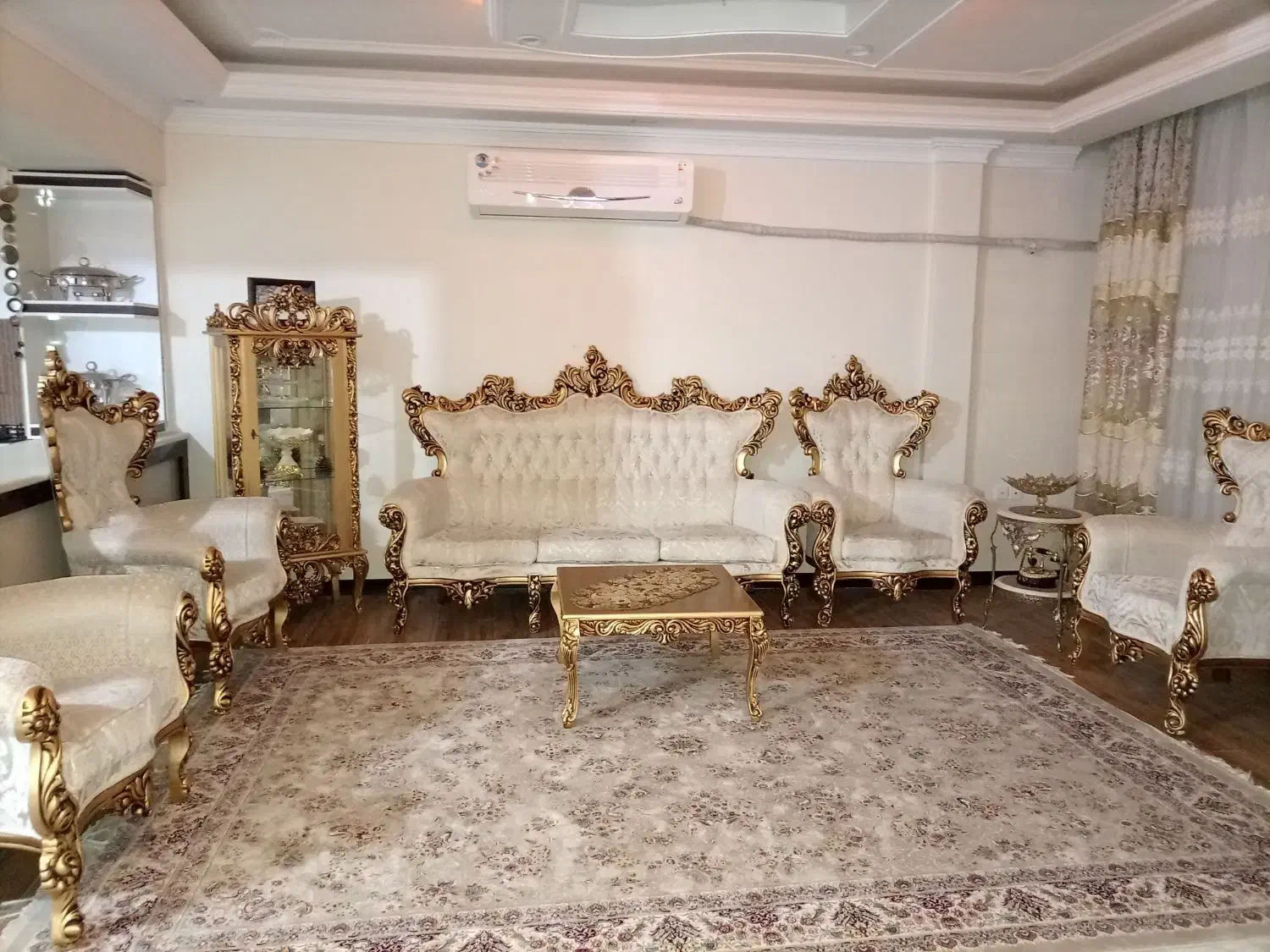 مبل سلطنتی 9 نفره|مبلمان خانگی و میز عسلی|فشاپویه, |دیوار