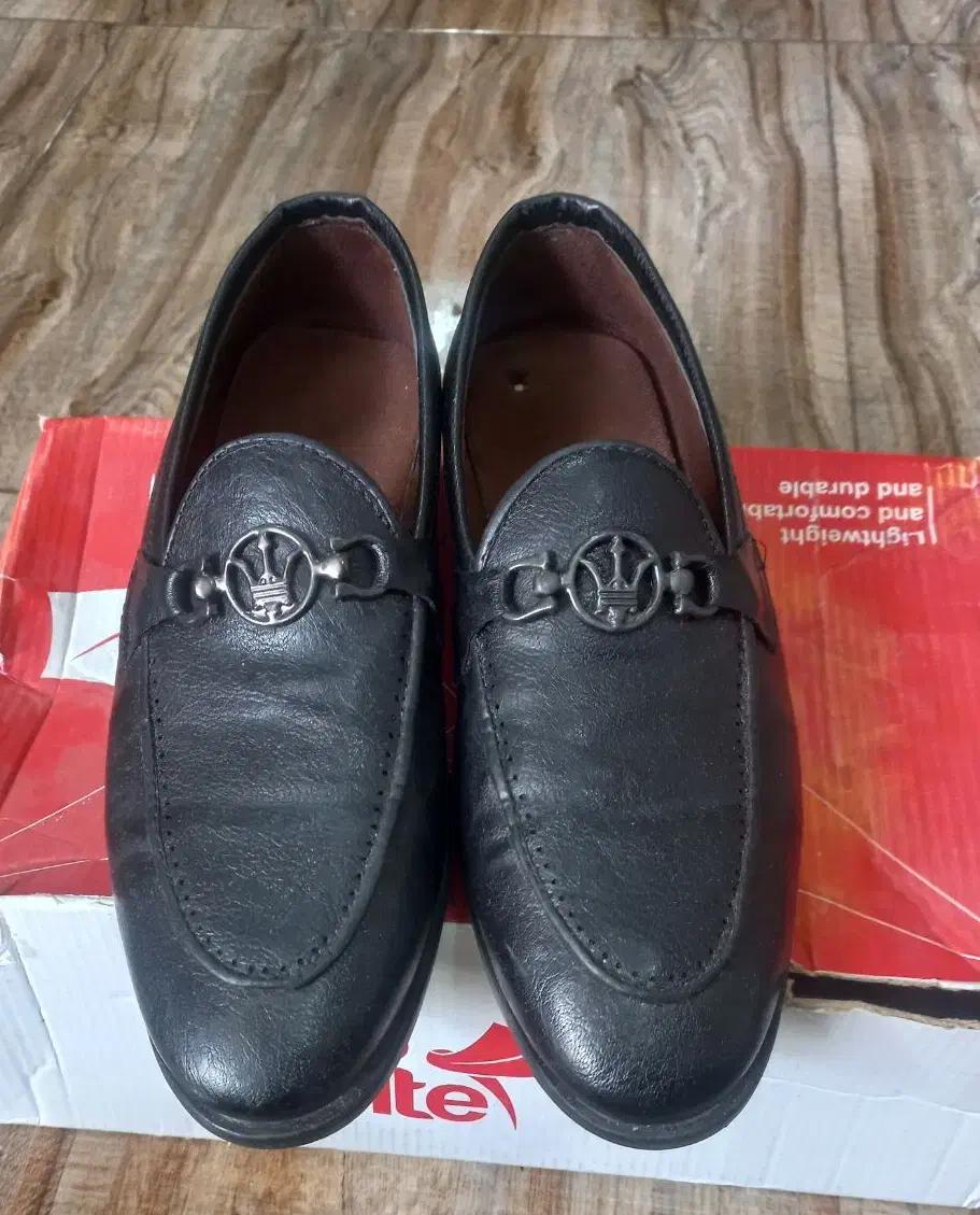 کفش کالج مجلسی|کیف، کفش، کمربند|رشت, کوی مهر|دیوار