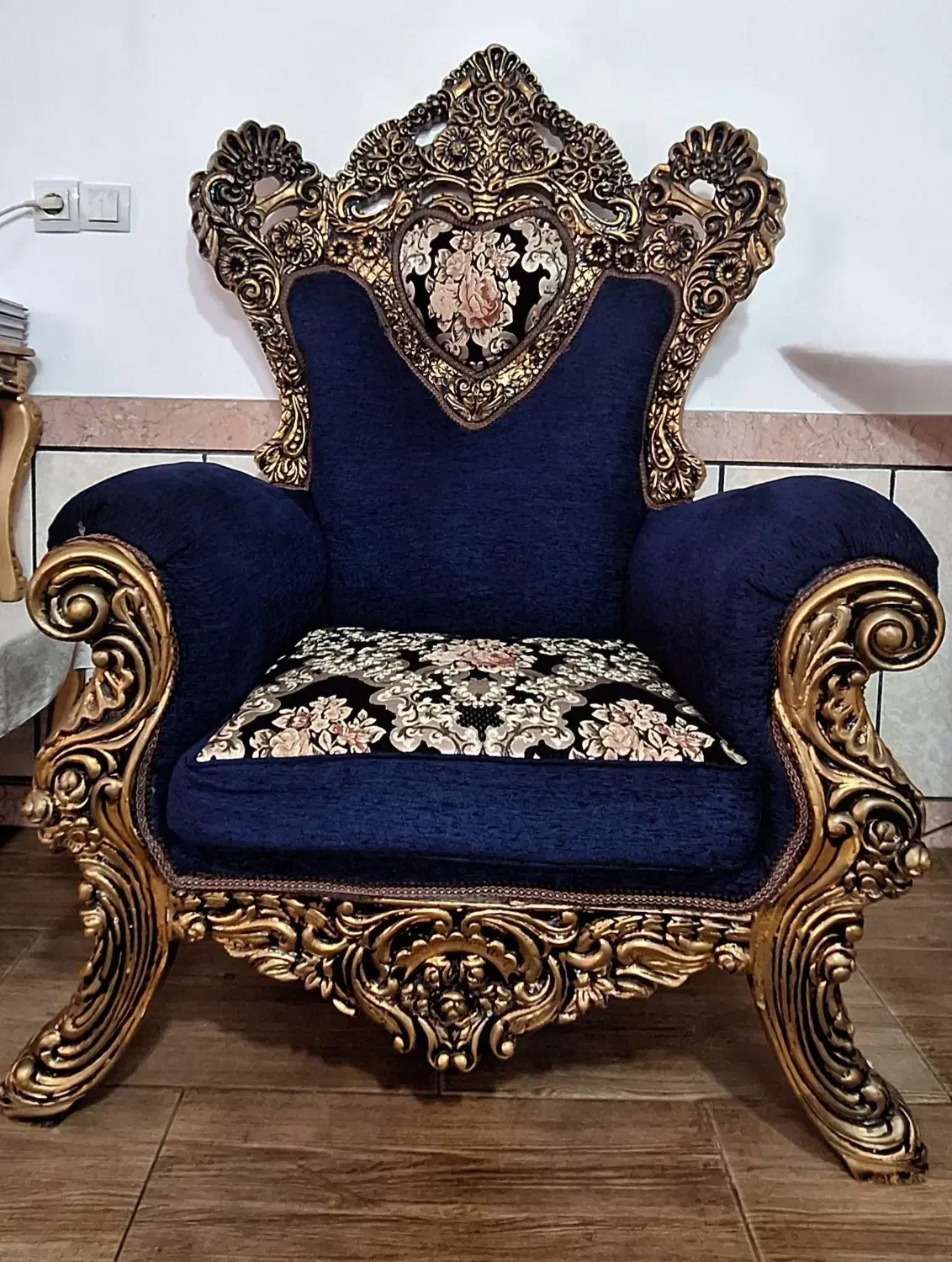 فروش مبل سلطنتی ۹ نفره|مبلمان خانگی و میز عسلی|کازرون, |دیوار