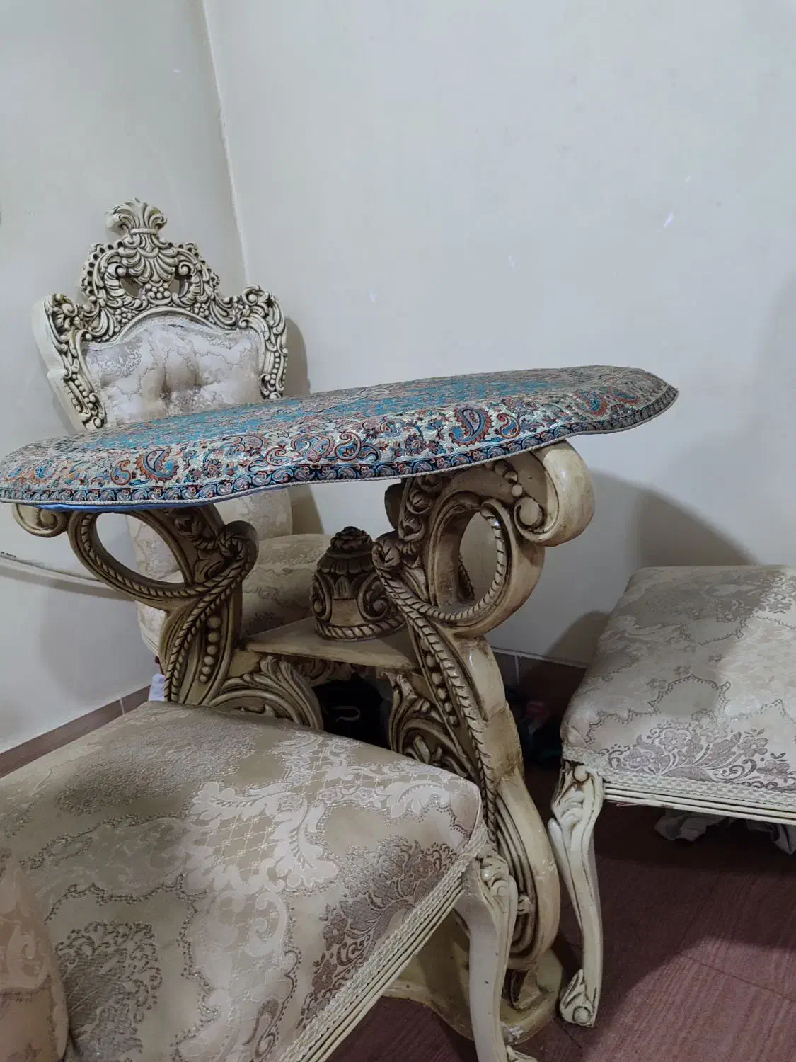 یک دست مبل هفت نفره|مبلمان خانگی و میز عسلی|رباطکریم, شترخوار|دیوار