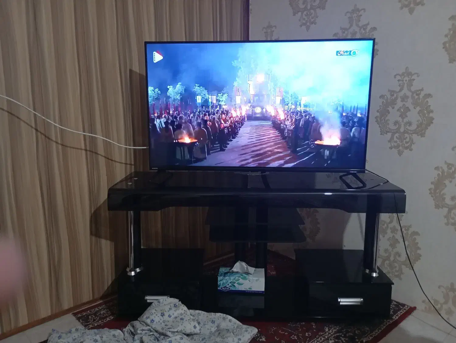 تلویزیون Suniya با میز تلویزیون turk|تلویزیون و پروژکتور|تربت‌حیدریه, شهرک ولیعصر|دیوار