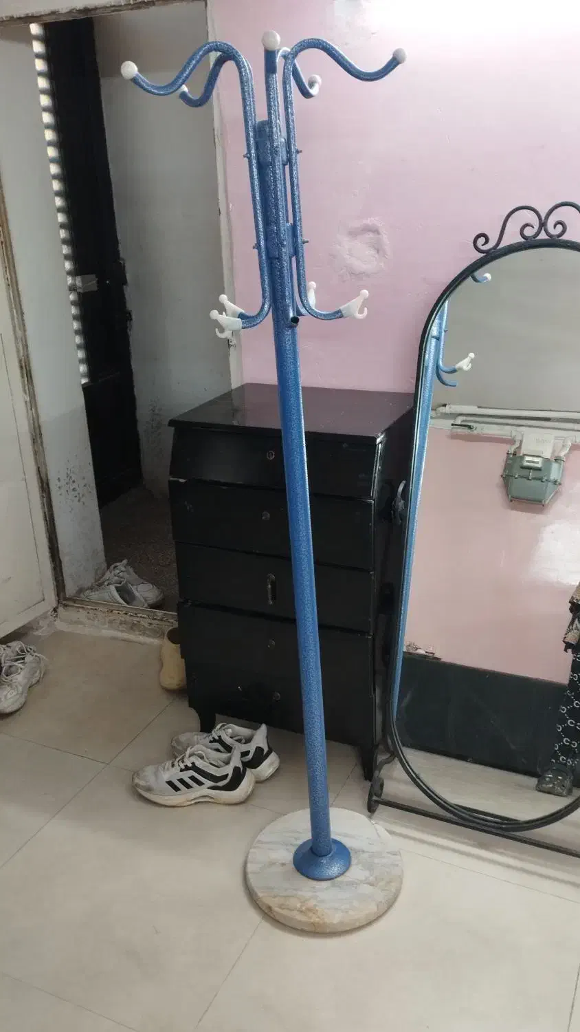 چوب لباسی در حد نو|بندرخت و رختآویز|قم, بنیاد|دیوار