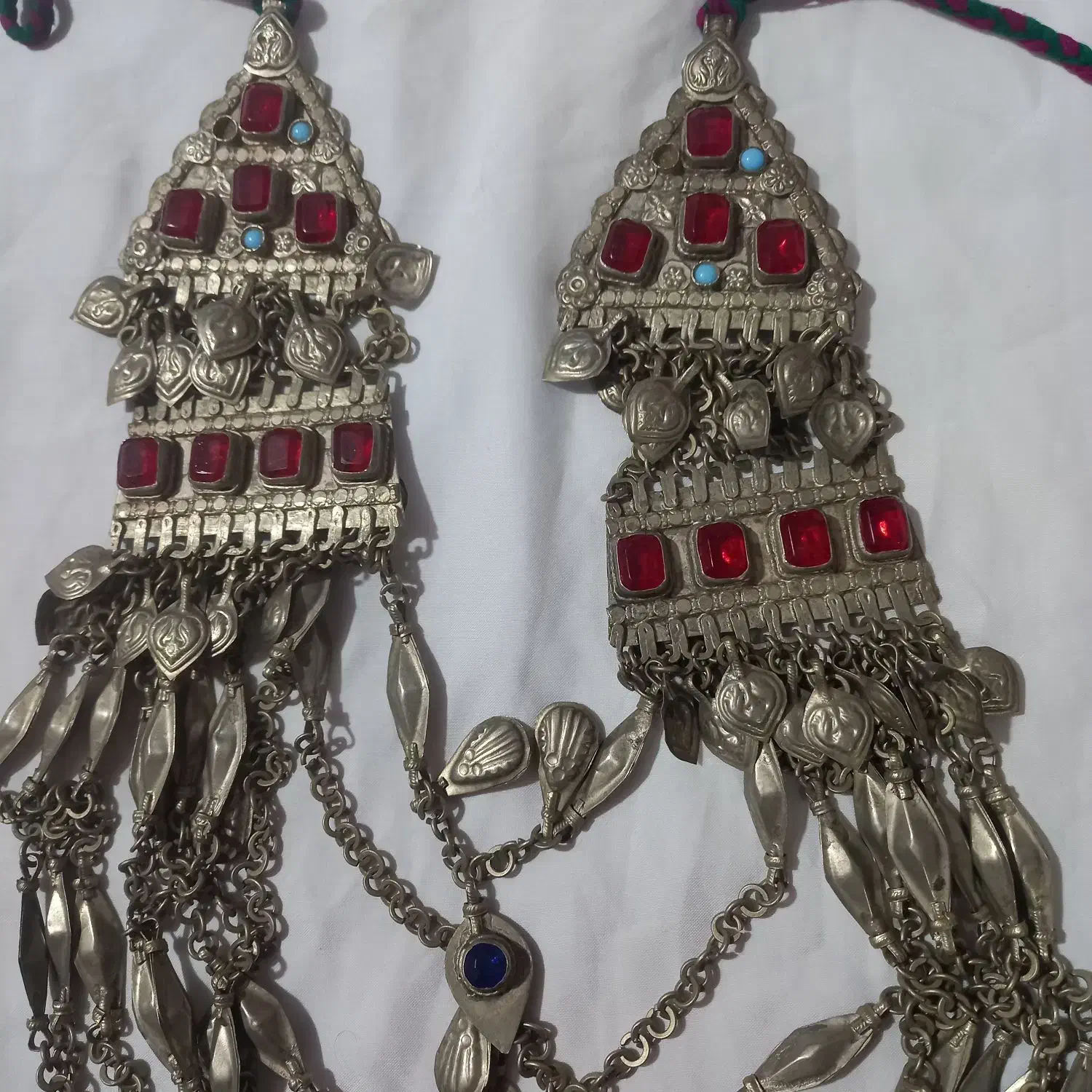 گردن بند|کلکسیون اشیاء عتیقه|بردسیر, |دیوار