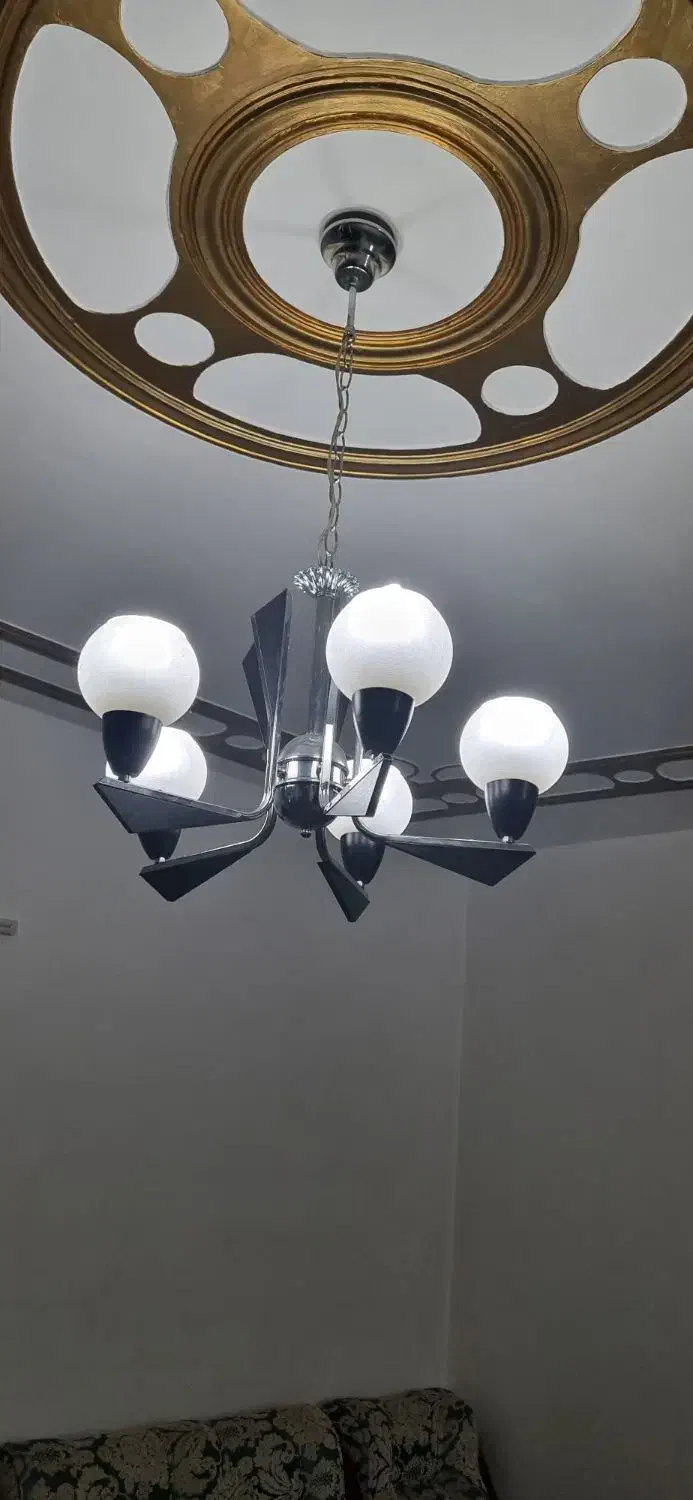 یک عدد لوستر ۵ شاخه و آباژور|لوستر و چراغ آویز|اردبیل, |دیوار