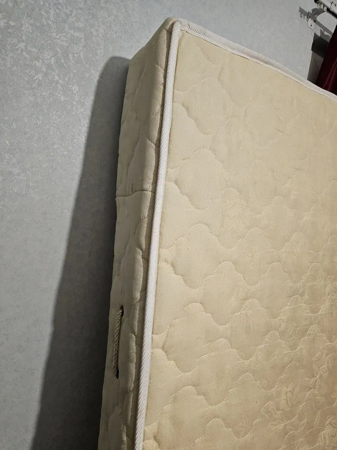 تشک دو نفره رویال کاملا سالم|تشک تختخواب|رشت, کوی مهر|دیوار