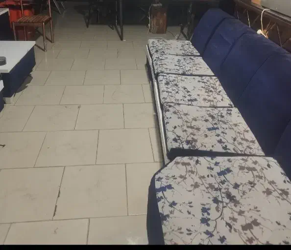 یک دست مبل و جلو مبلی|مبلمان خانگی و میز عسلی|قم, انسجام|دیوار