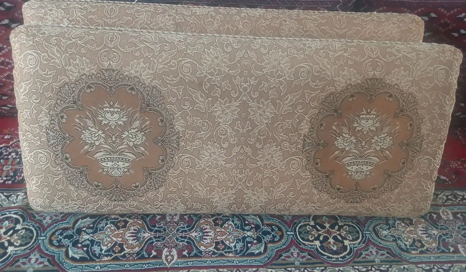 پوشتی نونو|پشتی|شیراز, سعدیه جنوبی|دیوار