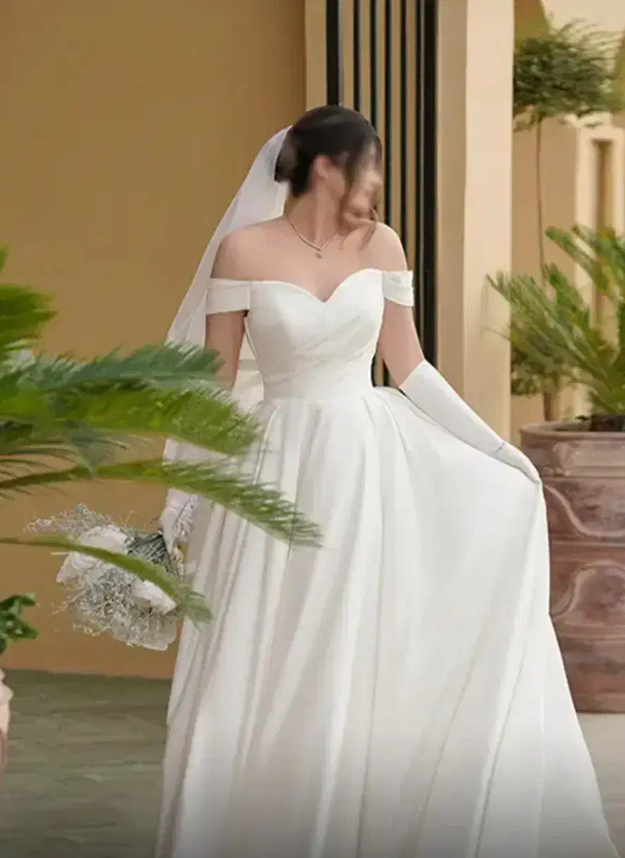 لباس عروس در صورت تمایل عکس لباس ارسال میشود|لباس|بهبهان, |دیوار