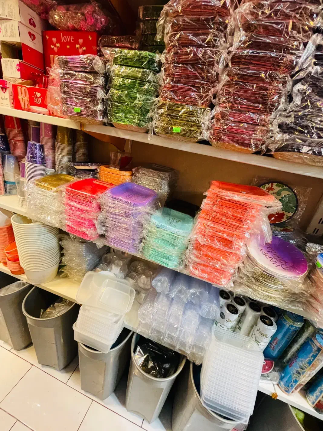 استخدام کارگر یا فروشنده فروشگاه|استخدام خدمات فروشگاه و رستوران|قزوین, |دیوار