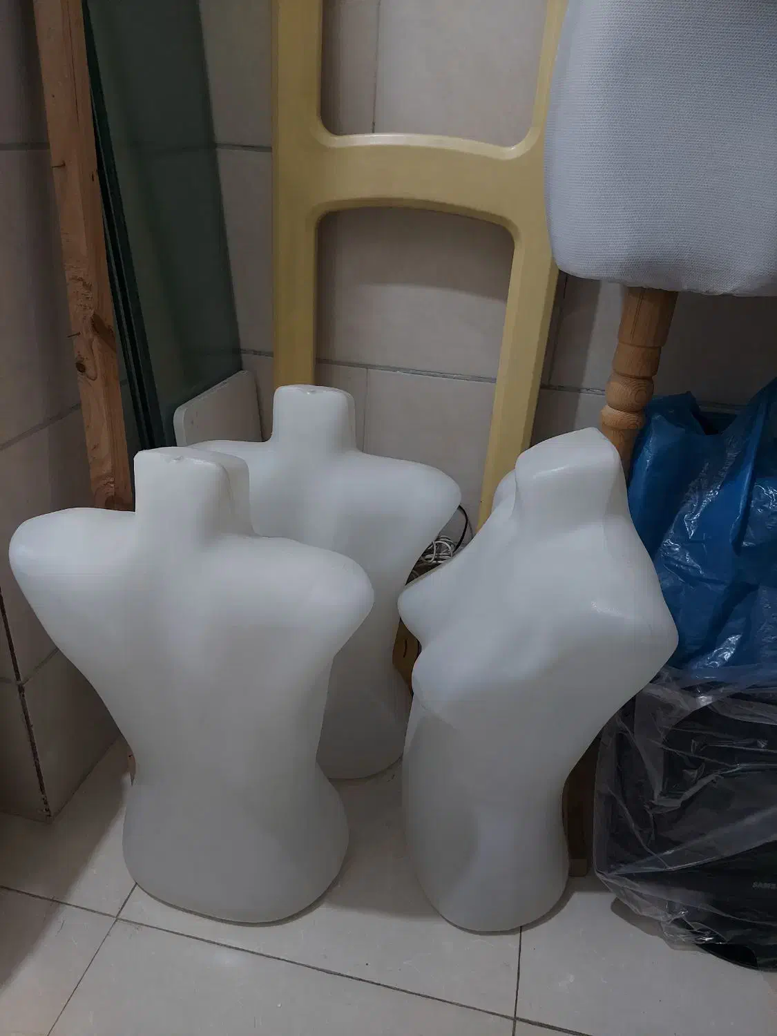 مانکن و تعدادی وسایل فروشگاه|فروشگاه و مغازه|شیراز, شهرک مخابرات|دیوار