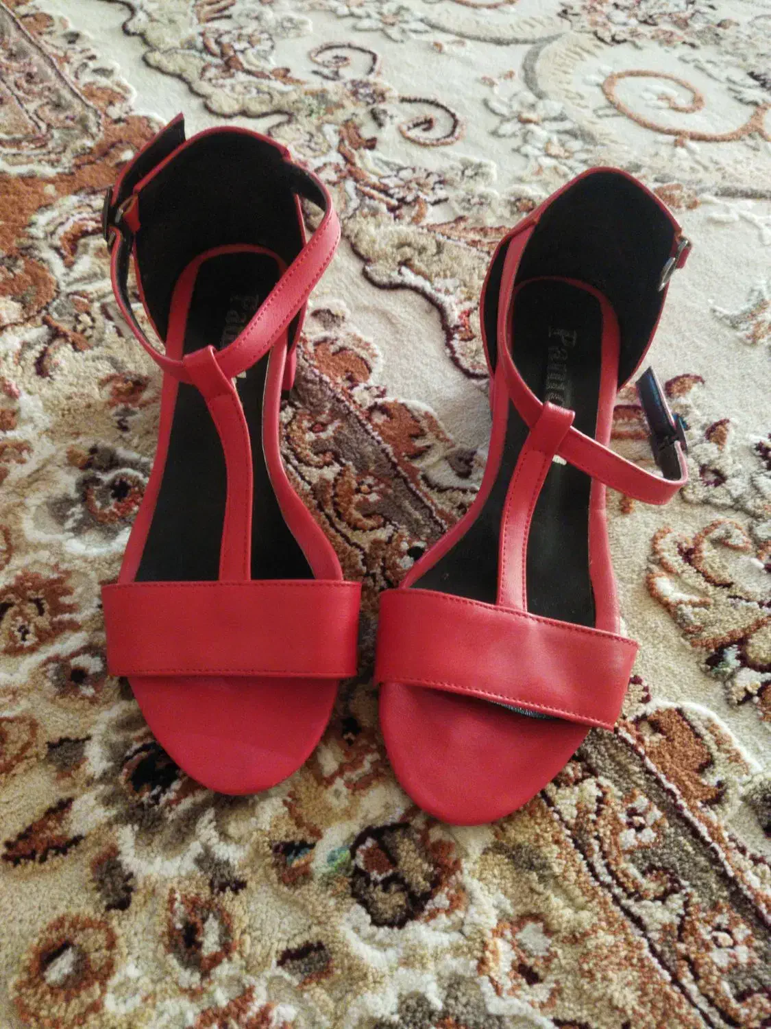 کفش مجلسی|کیف، کفش، کمربند|میانه, |دیوار