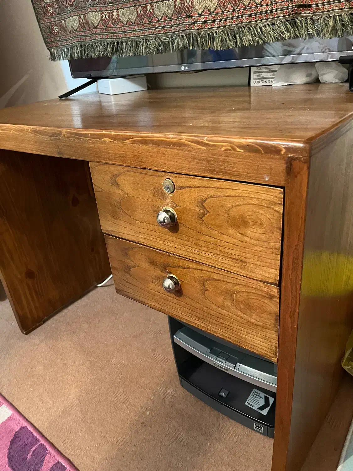 میز تحریر چوبی کاملا سالم|میز تحریر و کامپیوتر|بروجرد, |دیوار