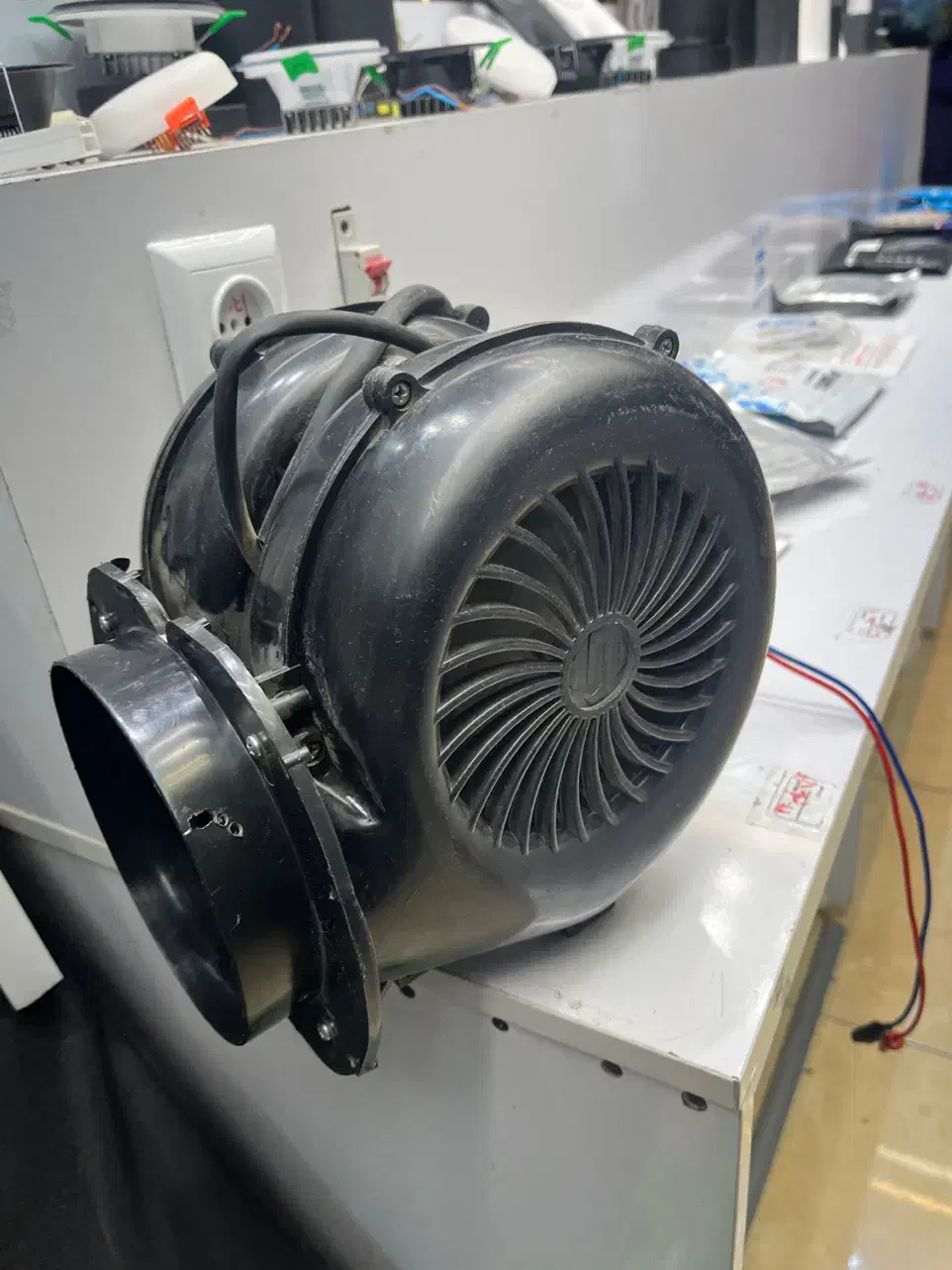 جت فن حلزونی|پنکه و تصفیه‌کنندهٔ هوا|نیشابور, دارایی|دیوار