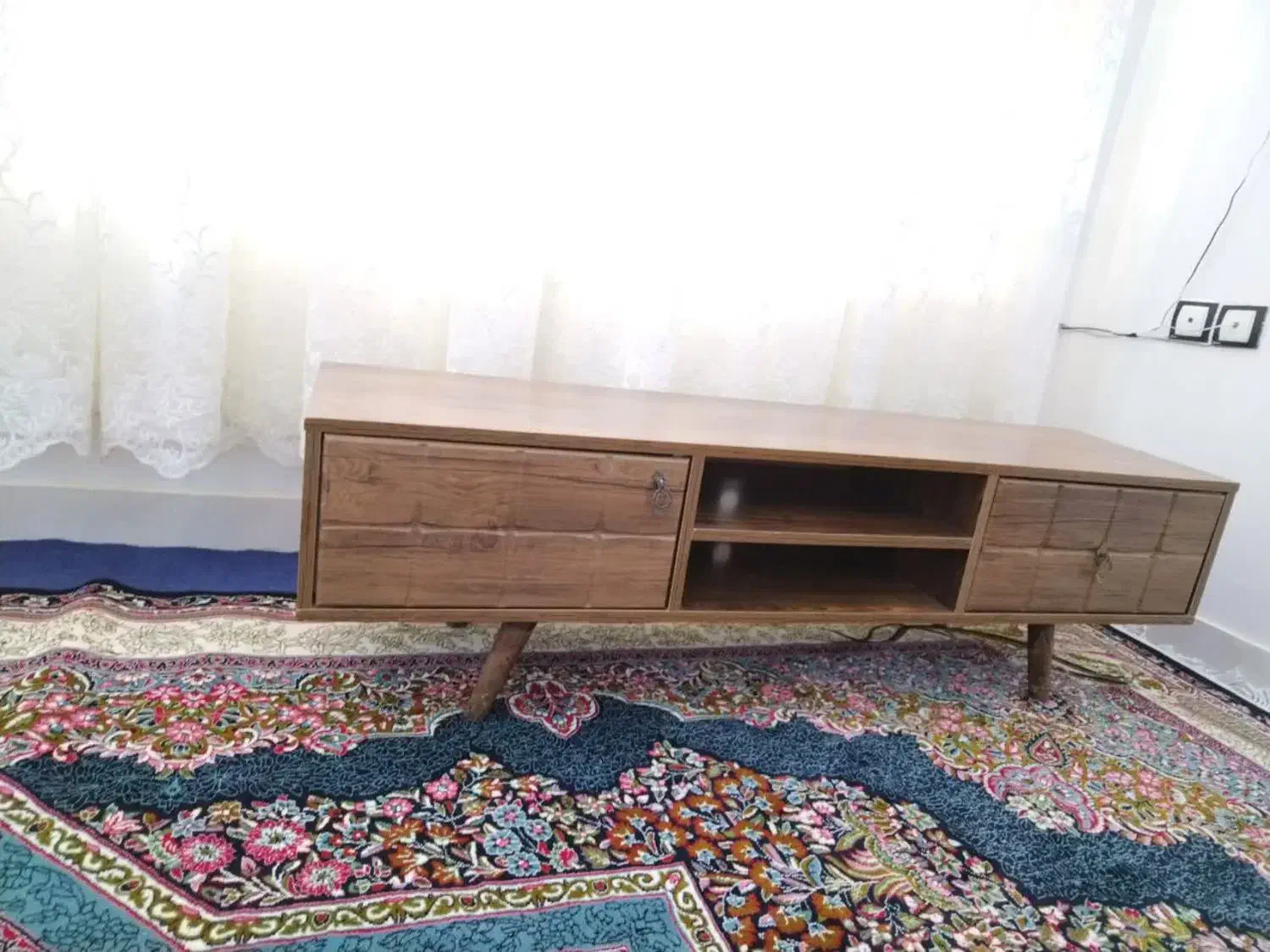 زیر تلویزیون در حد نو|میز تلویزیون|پاپی, |دیوار