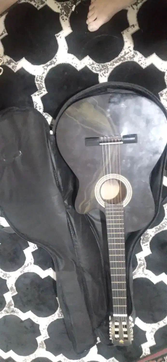 گیتار آگوستیک|گیتار، بیس، امپلیفایر|چناران, |دیوار