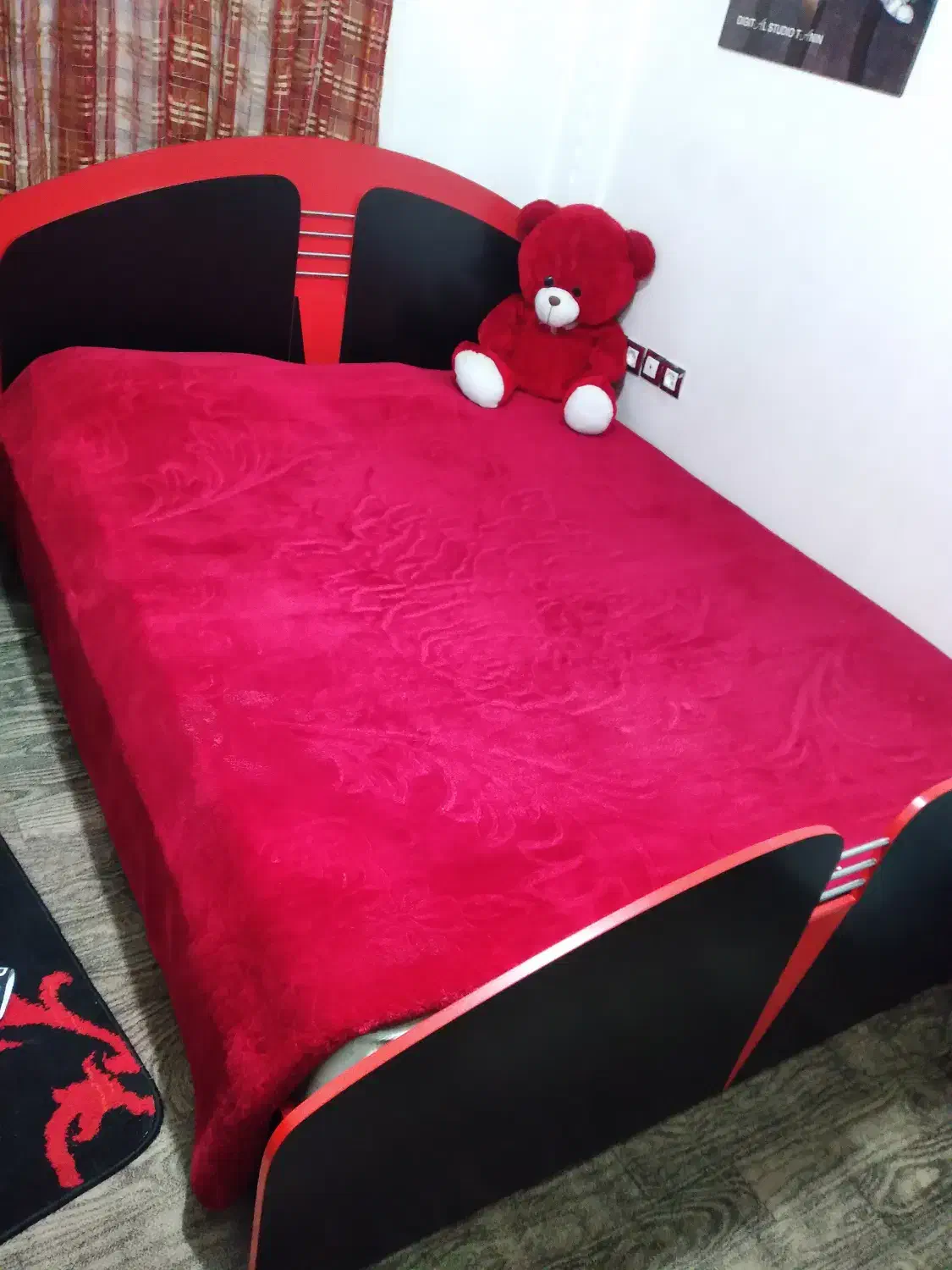 سرویس خواب|تخت و سرویس خواب|سنگر, |دیوار