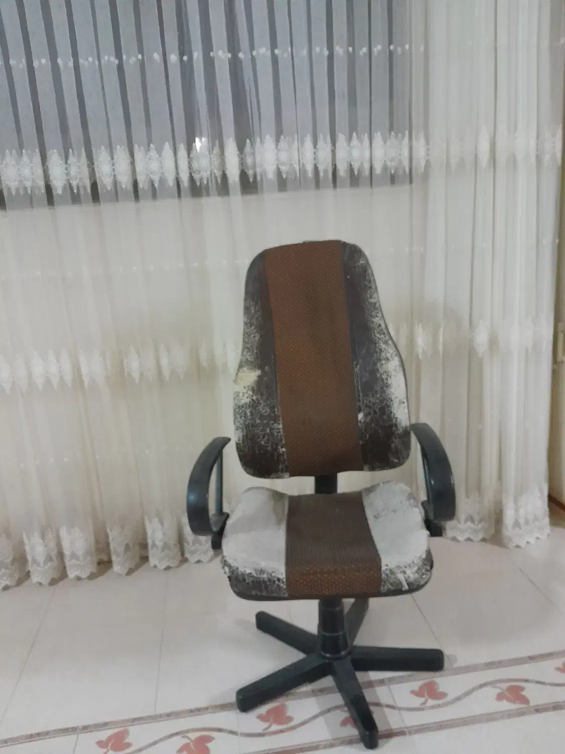 صندلی|صندلی و نیمکت|اصفهان, سپاهان‌شهر|دیوار