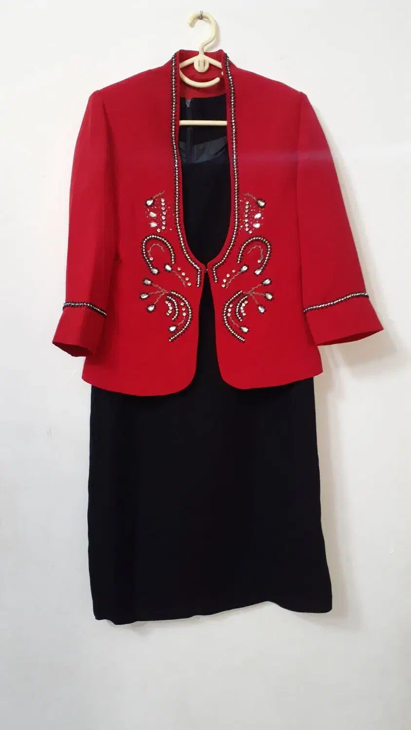 لباس مجلسی|لباس|قدس, شهرقدس|دیوار