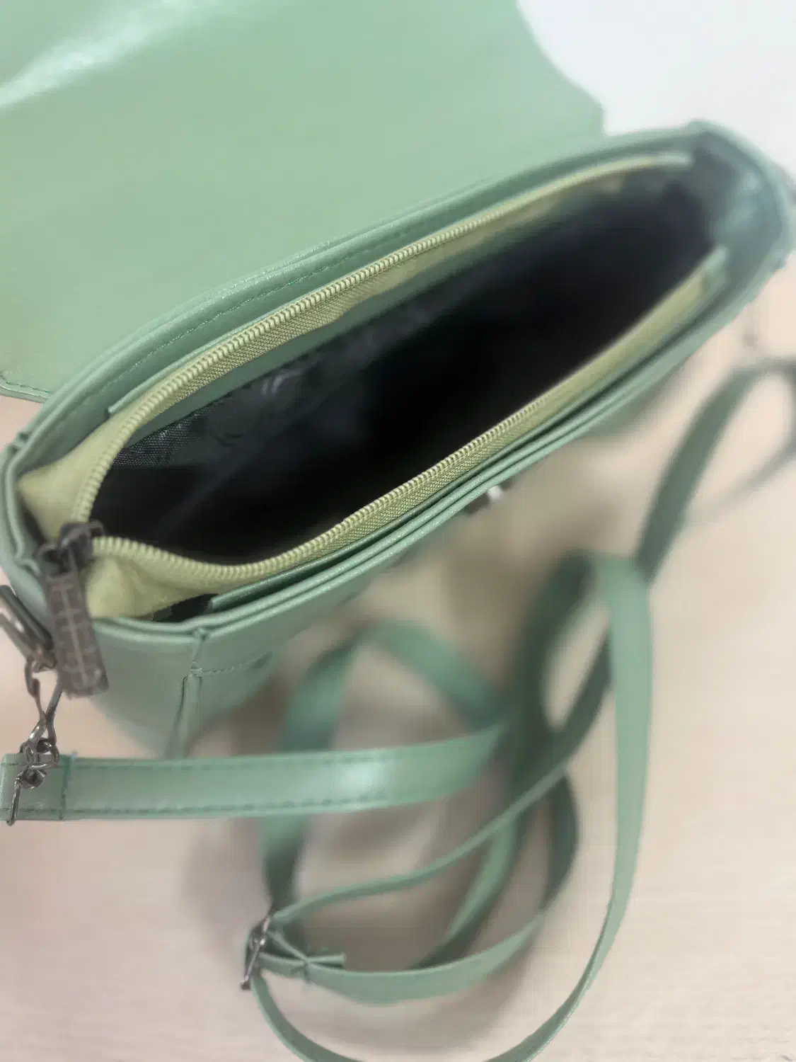 کیف|کیف، کفش، کمربند|اردبیل, |دیوار