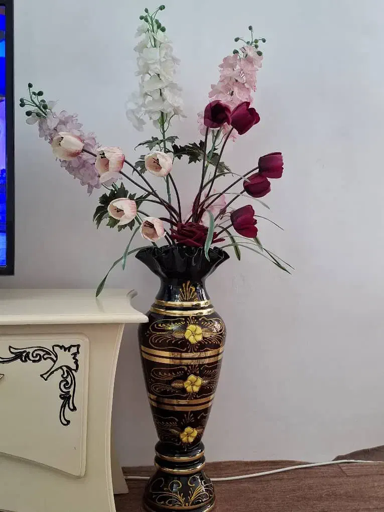 گلدان با گلهای زیبا|گل مصنوعی|خوی, |دیوار