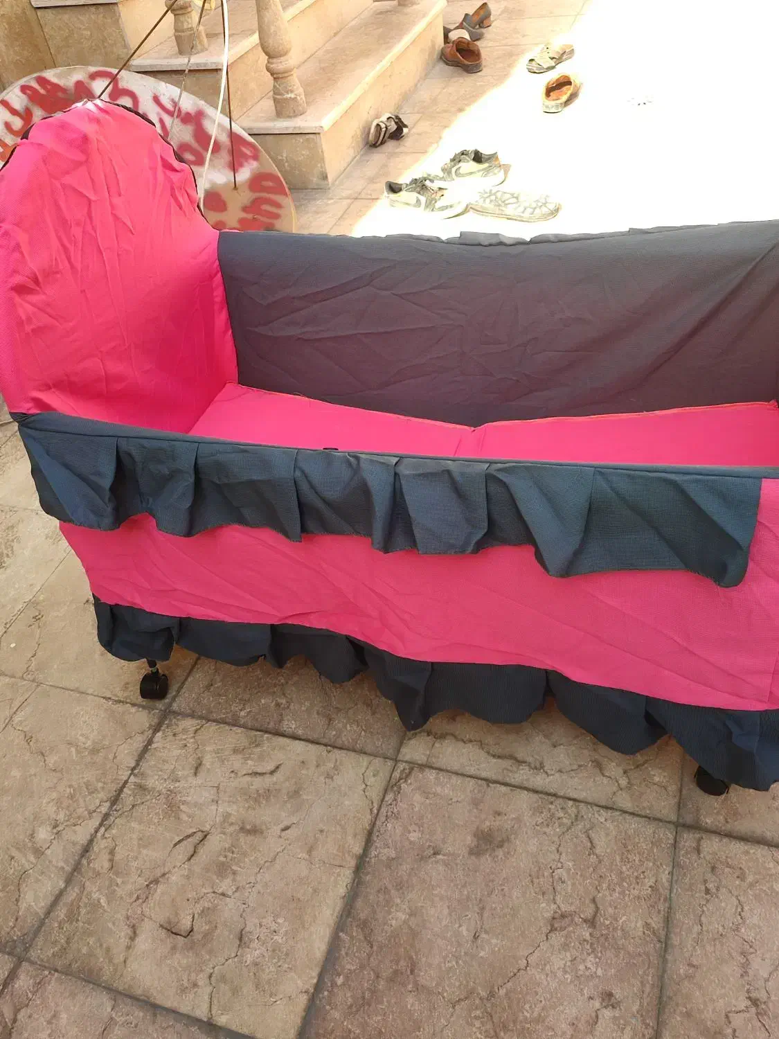 یک عدد تخت نوزاد گهواره‌ای|تخت و صندلی بچه|خرم‌آباد, |دیوار