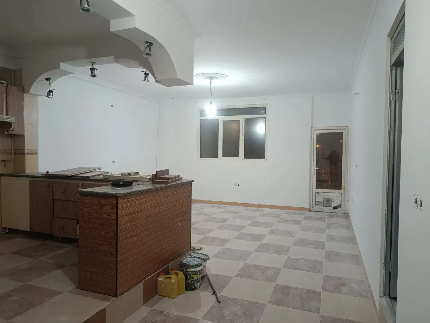 رنگ آمیزی ساختمان و درب و پنجره|خدمات پیشه و مهارت|کرمان, |دیوار