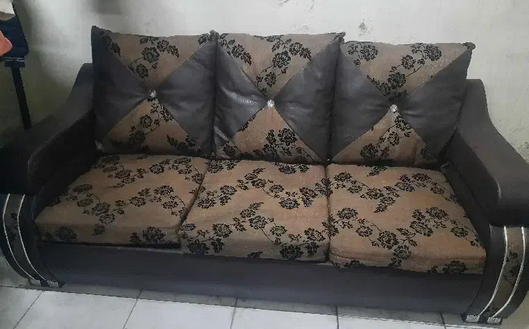 مبل سه نفره چرم|مبلمان خانگی و میز عسلی|تهران, تهرانپارس غربی|دیوار