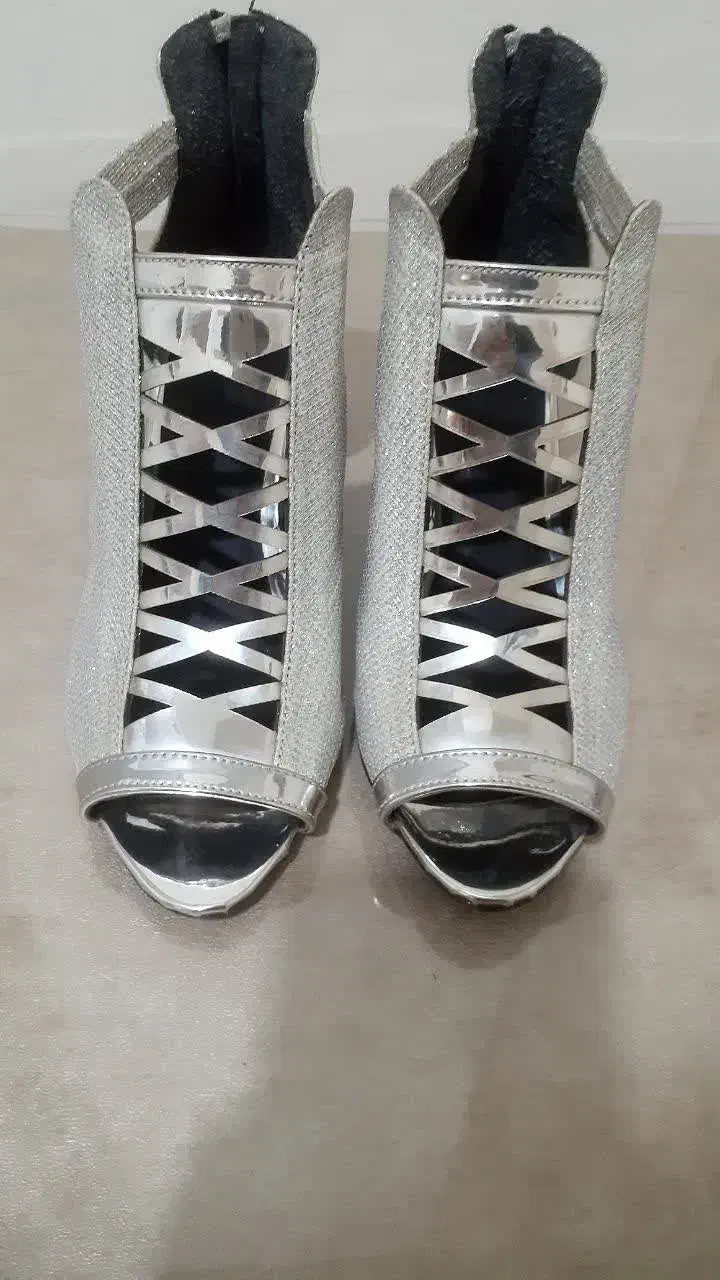 کفش مجلسی|کیف، کفش، کمربند|رباط‌کریم, مسکن مهر آبشناسان|دیوار