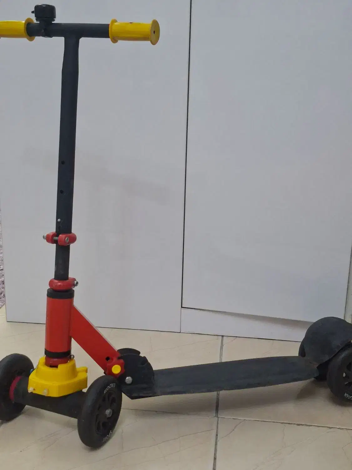 اسکوتر فلزی کاملا سالم|اسباب‌بازی بچه|رشت, پیرسرا|دیوار