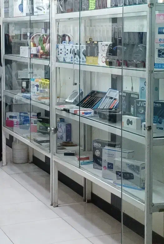 کمد چوبی ویترین فلزی تمام شیشه|کتابخانه، شلف، قفسه‌های دیواری|کهنوج, |دیوار