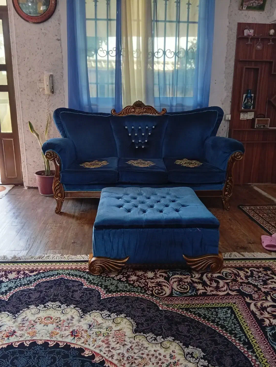 مبل سه نفره به همراه جلو مبلی|مبلمان خانگی و میز عسلی|رشت, شهرک احمد خمینی|دیوار