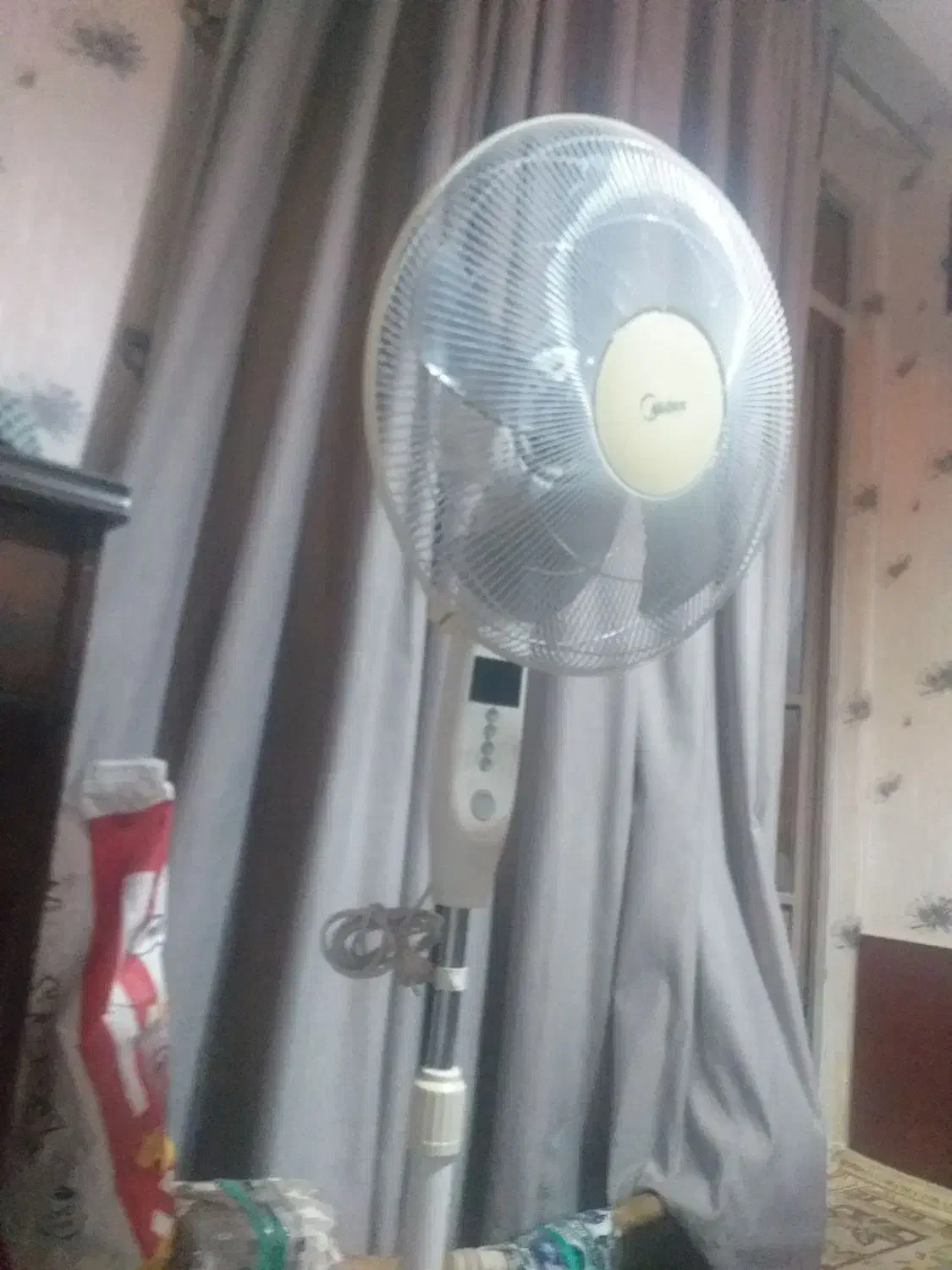 پنکه تمیز باکنترل نیازمن تعمیر|پنکه و تصفیهکنندهٔ هوا|کرج, حصارک بالا|دیوار